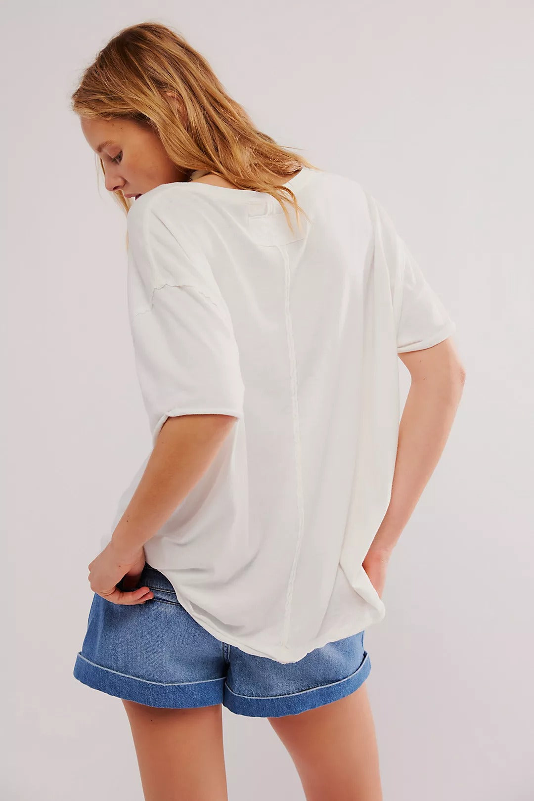 Nina Tee back