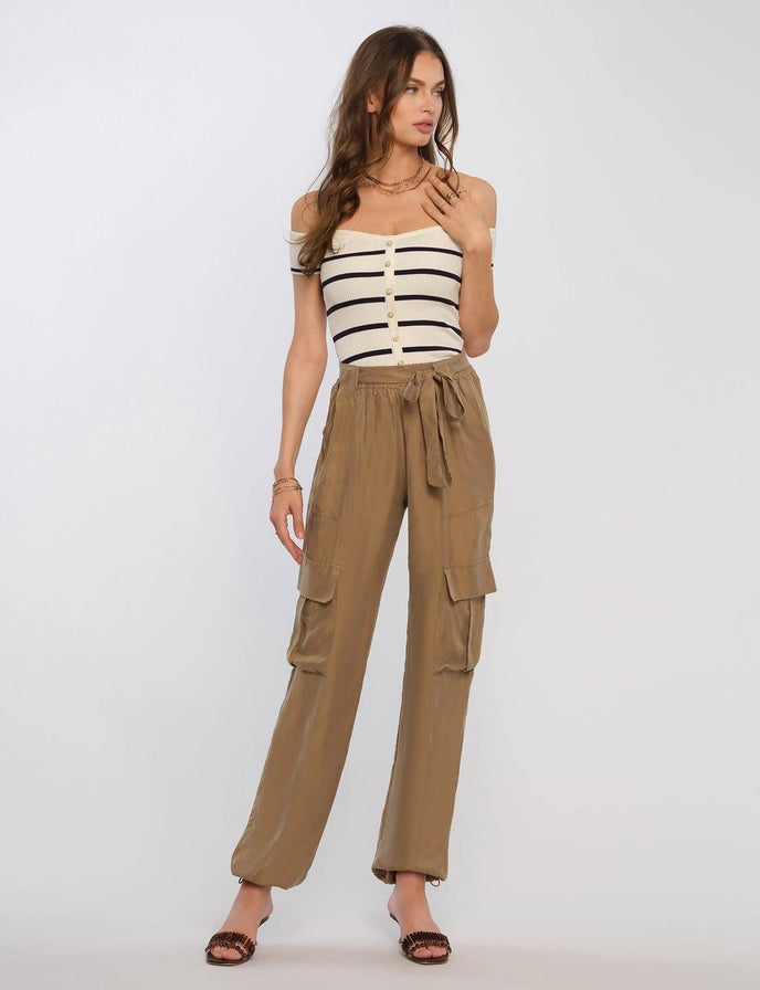 Sana Pant front