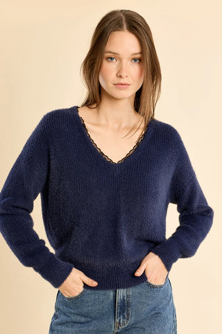 V Neck Lace Trim